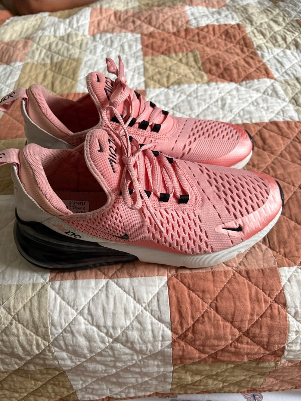Nike women’s size 8.5 (youth 7) Air Max 270 GS in ‘Bleached Coral’ color